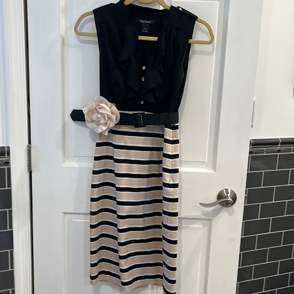 Stunning stretchy sexy but classy dress. Excellent condition. Belt/flower option